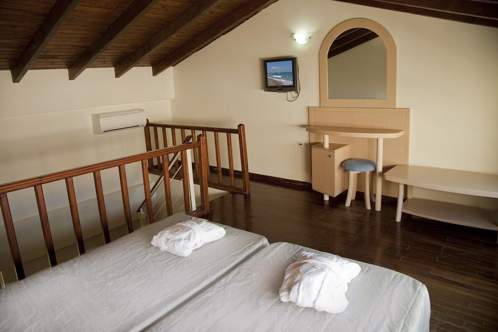 אדליאנוס קומפוס Jo An Beach Hotel מראה חיצוני תמונה