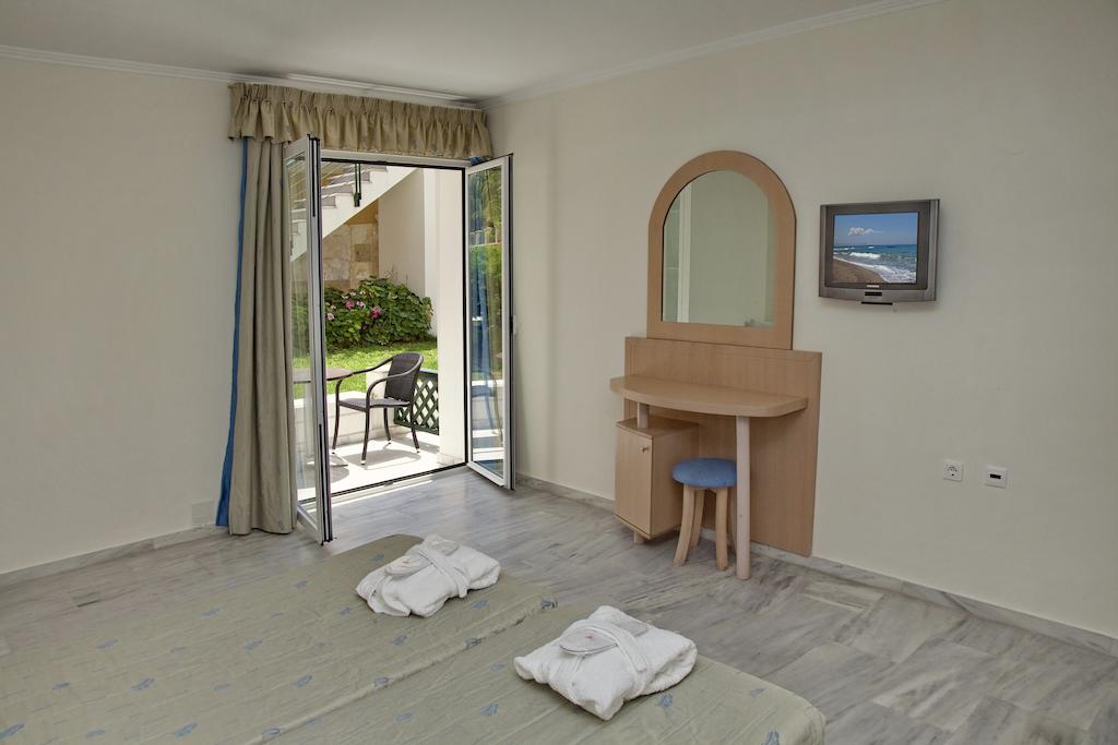 אדליאנוס קומפוס Jo An Beach Hotel מראה חיצוני תמונה