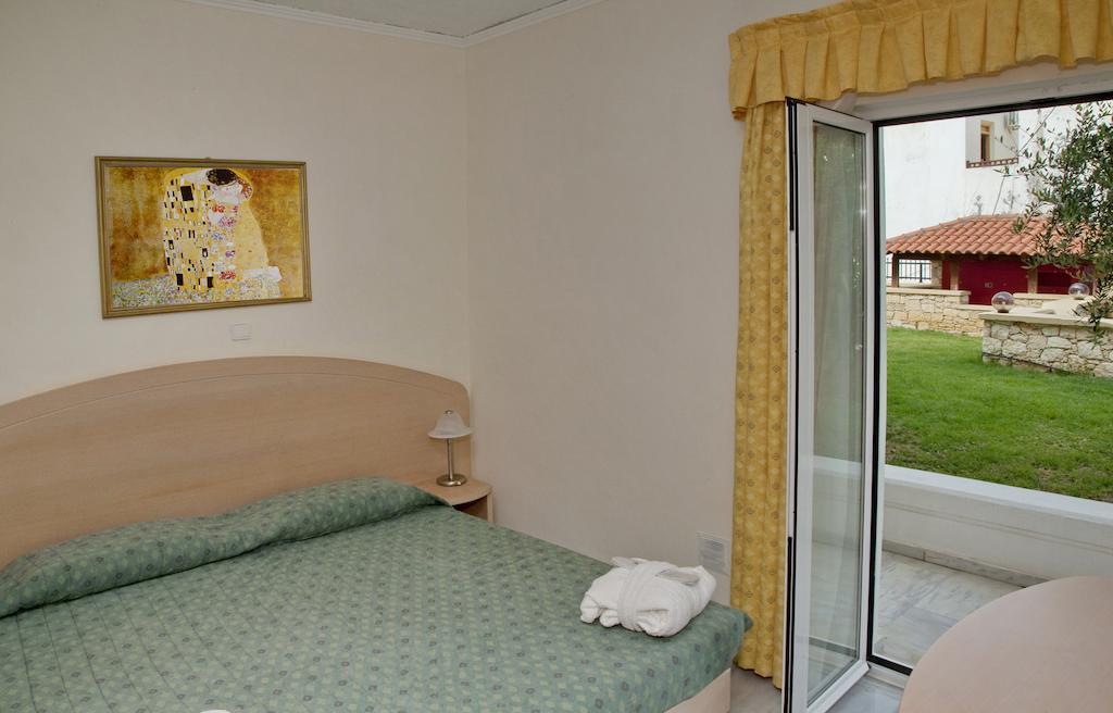 אדליאנוס קומפוס Jo An Beach Hotel מראה חיצוני תמונה
