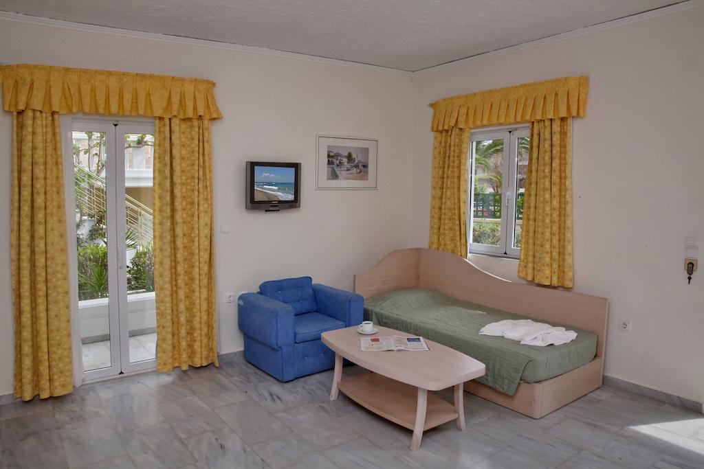 אדליאנוס קומפוס Jo An Beach Hotel מראה חיצוני תמונה